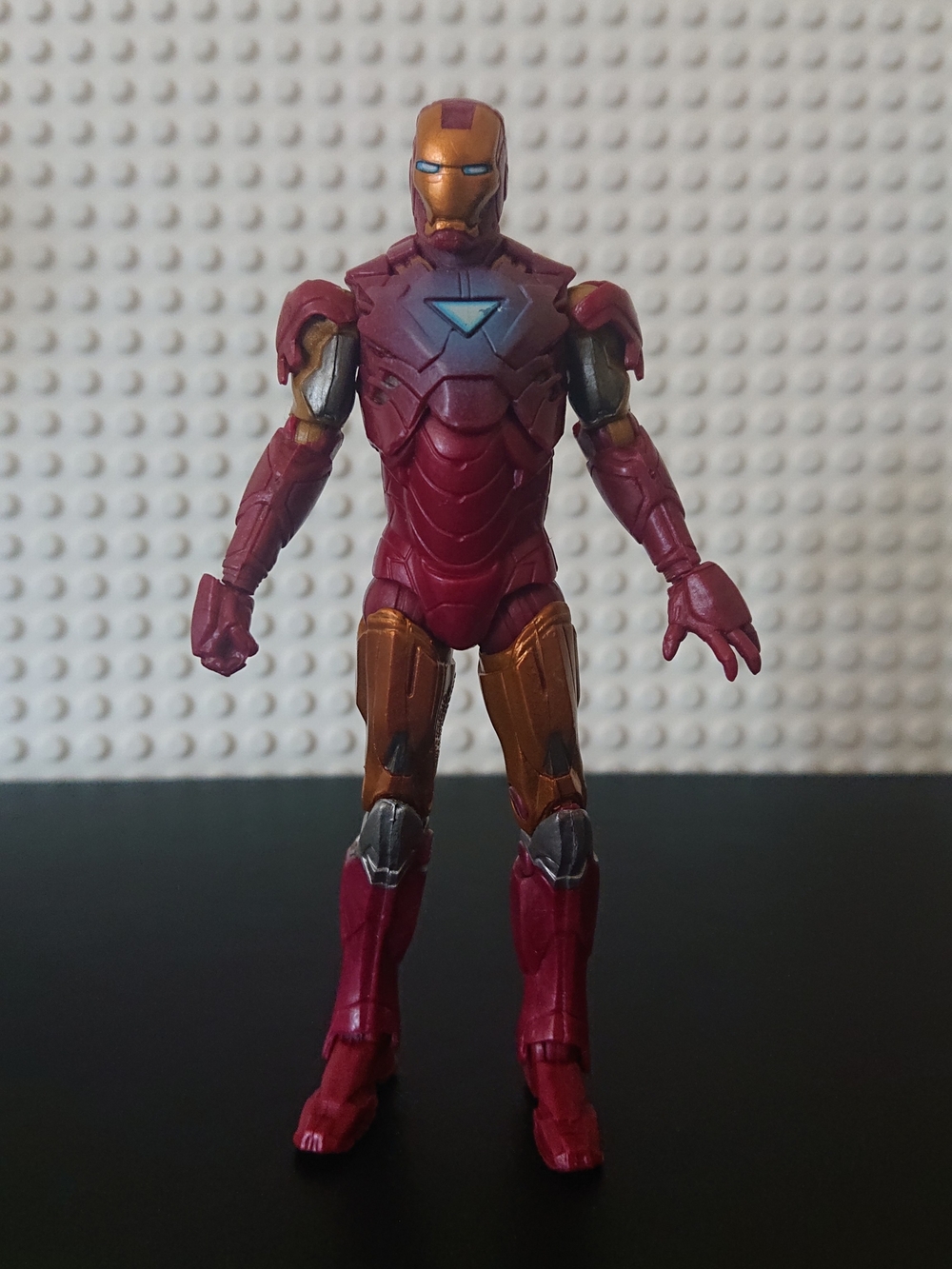 2010 Hasbro Marvel - Iron Man 4" Action Figure - Red Gold Armor